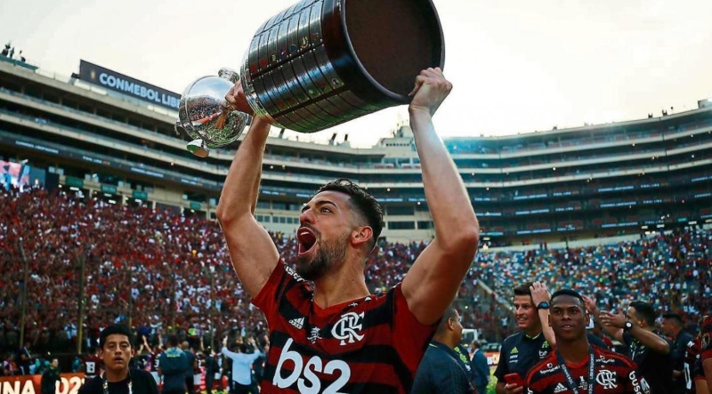 Pablo Marí, vencedor da Libertadores pelo Flamengo, é apresentado pela Fiorentina