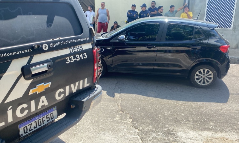 Urgente: cadáver é descoberto em veículo na zona sul de Manaus; assista ao vídeo