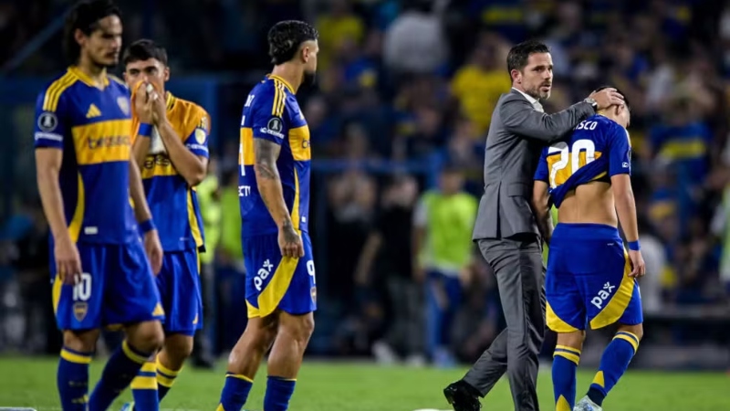 Boca Juniors opta por demitir treinador após queda na Libertadores, informa jornal