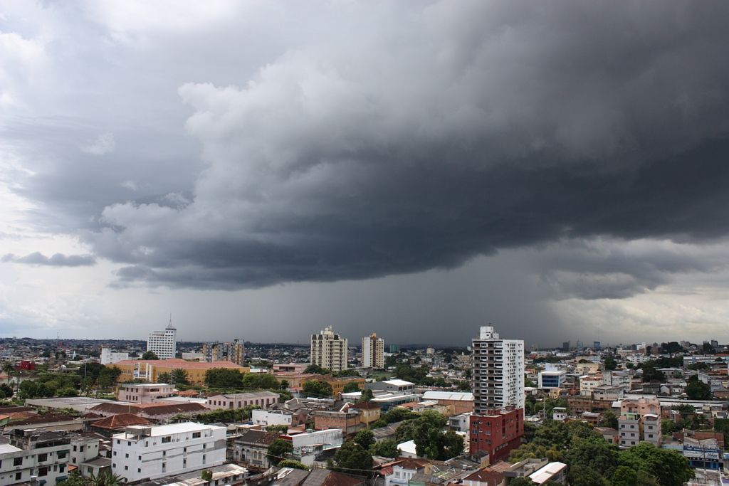 Manaus e cidades do AM podem encarar fortes tempestades nesta segunda-feira (17)