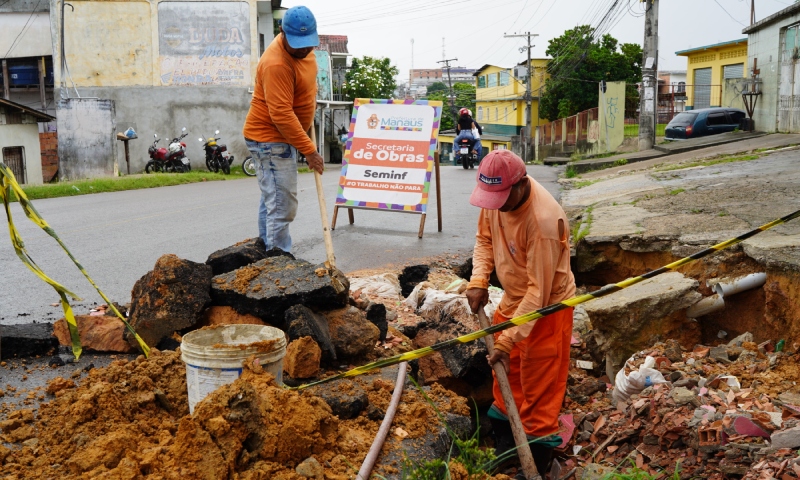 Obra emergencial de recuperação de drenagem é realizada pela Prefeitura de Manaus em Nova Esperança